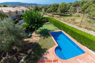 Xalet en Carrer buckingham, 28. Casa con piscina privada Xalet en Carrer buckingham, 28. Casa con piscina privada