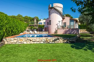 Chalet in Carrer buckingham, 28. Casa con piscina privada Chalet in Carrer buckingham, 28. Casa con piscina privada