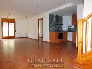 Dúplex A la zona de l´estació. D´obra nova, zona de l´estació Dúplex A la zona de l´estació. D´obra nova, zona de l´estació