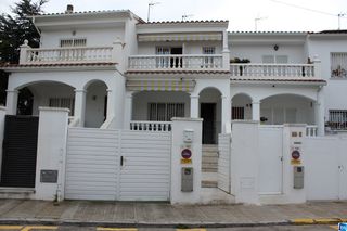 Chalet Carrer migjorn. Coma-ruga ´la creu´ Chalet Carrer migjorn. Coma-ruga ´la creu´