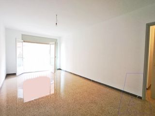 Alquiler Piso en Eixample. Piso semi reformado Alquiler Piso en Eixample. Piso semi reformado