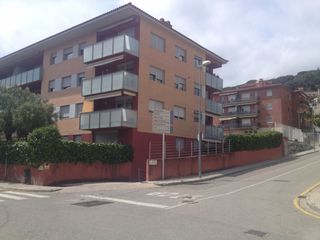 Aparcament cotxe Carrer miquel martí i pol. Oportunitat 2 x 1.!!! Aparcament cotxe Carrer miquel martí i pol. Oportunitat 2 x 1.!!!