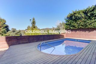 Casa Vallvidrera. Jardín, piscina y vistas Casa Vallvidrera. Jardín, piscina y vistas