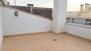 Alquiler Piso Carretera reial. Atico duplex con terraza Alquiler Piso Carretera reial. Atico duplex con terraza