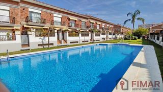 Reihenhaus in La Xinesca. Casa esquinera con gran jardin Reihenhaus in La Xinesca. Casa esquinera con gran jardin