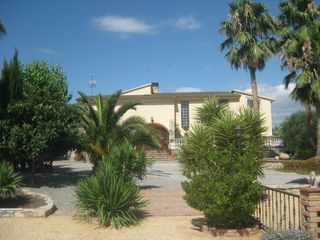 Villa Carrer avellaners (dels). Gran finca en parcel·la plana Villa Carrer avellaners (dels). Gran finca en parcel·la plana