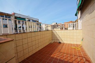 Àtic Carrer dalmau. Atico con terraza rambla fondo Àtic Carrer dalmau. Atico con terraza rambla fondo