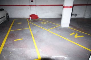Rent Motorcycle parking Cerca de guifré Rent Motorcycle parking Cerca de guifré