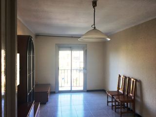 Lloguer Pis Plaça ramon i cajal. Piso de 90 m2 en la zona alta Lloguer Pis Plaça ramon i cajal. Piso de 90 m2 en la zona alta