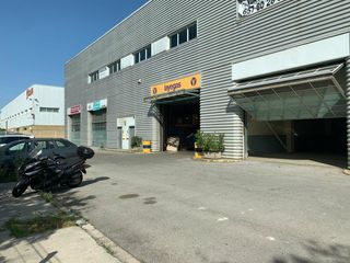 Fabrikhalle Carrer galileo 4. Nave diàfana cerca de ànec blau Fabrikhalle Carrer galileo 4. Nave diàfana cerca de ànec blau