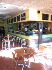Transfer Bar in Canet de Mar. Bar en traspaso canet de mar Transfer Bar in Canet de Mar. Bar en traspaso canet de mar