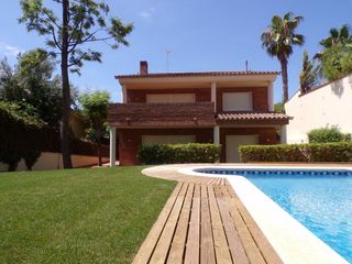 Click to see details of this property Click to see details of this property