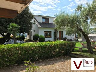 Chalet in Bigues i Riells del Fai. 9 habitacions, 4 banys, 2 lavabo