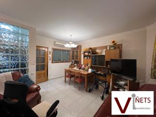 Ground floor  Carrer can noguera. Planta baja con local adjunto