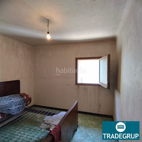 Foto f0ba81b4-00ee-4838-8dbb-b64a3f093ef2. Casa adossada a Calaf