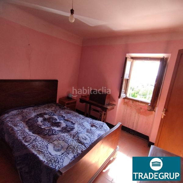 Foto f768fb5a-c88f-4618-be23-32c033bdfc13. Casa adossada a Calaf