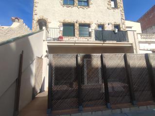 Rent Ground floor  Carrer roger de flor. Excelente planta baja con patio y parking en el pedró de palamos