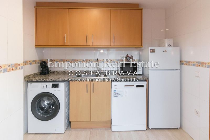 Foto 11db5554-a3bc-429d-81d4-ff72cf30fc4a. Lloguer apartament amb aparcament a Avinguda Catalunya Palamós