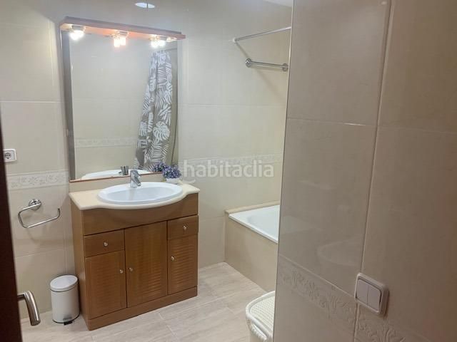 Foto 91fc2fcb-006c-4150-96a1-8150f243b358. Lloguer apartament amb aparcament a Avinguda Catalunya Palamós
