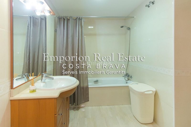 Foto 9fcacfba-6e80-4742-94d2-f984b17d08a2. Lloguer apartament amb aparcament a Avinguda Catalunya Palamós