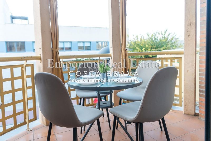 Foto acd7e3e4-cb4a-4b38-8db6-807ec557eb0e. Lloguer apartament amb aparcament a Avinguda Catalunya Palamós