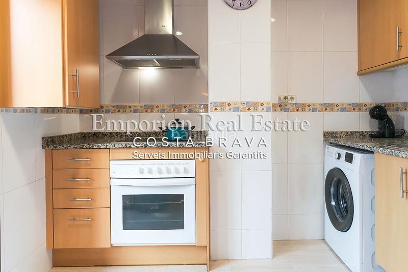 Foto bd7391c3-3e76-472d-bb68-b13a1946d687. Lloguer apartament amb aparcament a Avinguda Catalunya Palamós