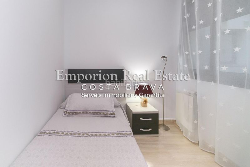 Foto cd3a9ae2-f9eb-46b1-830d-944fb55a1a91. Lloguer apartament amb aparcament a Avinguda Catalunya Palamós