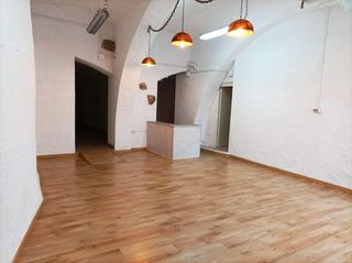 Lloguer Local Comercial a Avenida libertad 13. Local con mucho encanto reformado!!!