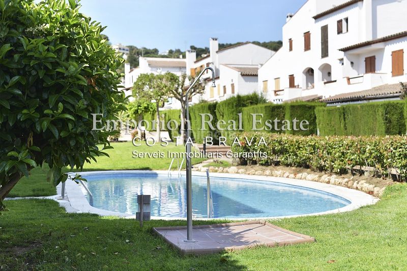 Foto 010864b8-e0eb-4e9d-86ea-37bab07242a5. Casa adossada amb calefacció aparcament piscina a Sant Antoni de Calonge