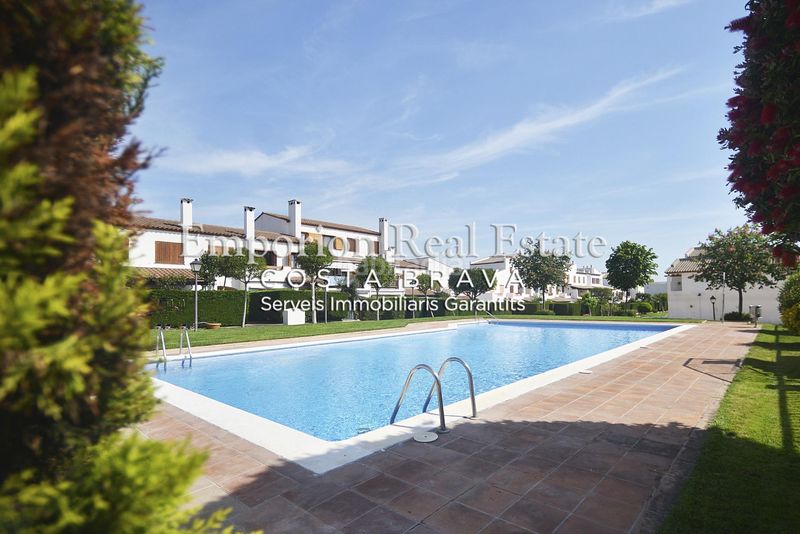 Foto d599d5b9-abee-497e-ba65-2937ee7be95f. Casa adossada amb calefacció aparcament piscina a Sant Antoni de Calonge
