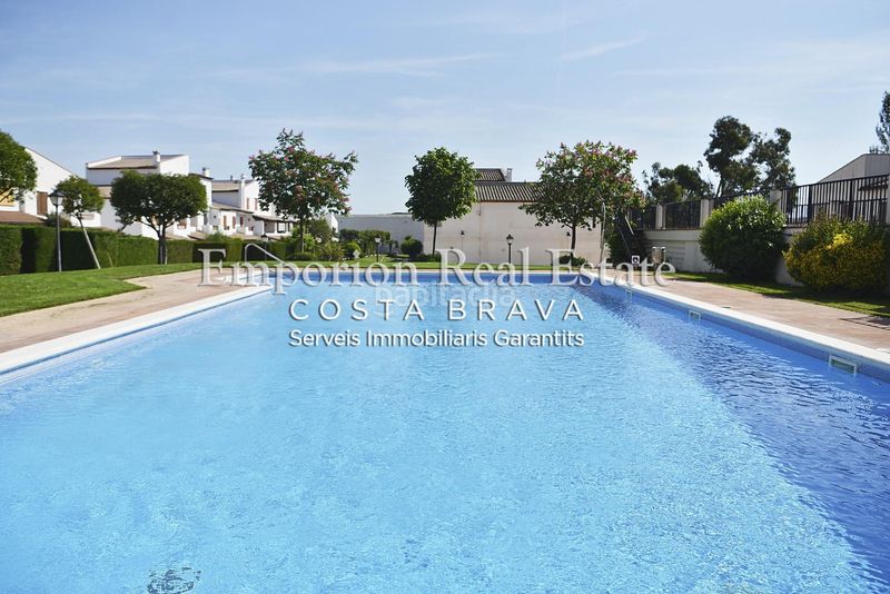 Foto f1f6143b-276c-42f7-ad6b-baf157ac2060. Casa adossada amb calefacció aparcament piscina a Sant Antoni de Calonge