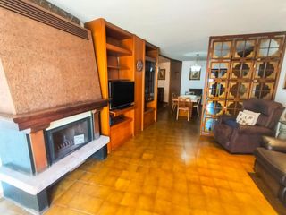 Etagenwohnung  Mossen jacint verdaguer. Amplio apartamento con balcón, patioterraza, mucho espacio y par