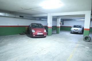 Aparcament cotxe a Carrer d'arbúcies 31. Plaça de pàrquing per cotxe en venda a sant andreu