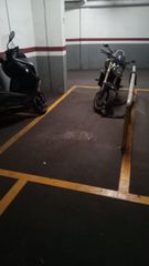 Rent Motorcycle parking in Mir, 12. Paça de pàrquing de moto a sant andreu