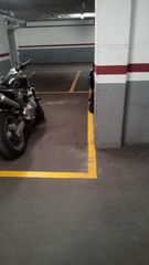Lloguer Aparcament de moto a Carrer de mir 12. Plaça de pàrquing per llogar a sant andreu