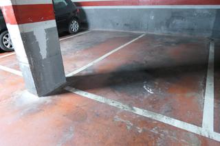 Aparcament cotxe a Carrer de joan riera 18. Plaça de pàrquing per cotxe en venda a nou barris
