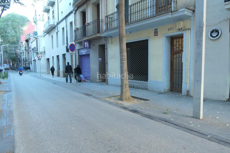Foto c9e4bd3e-256d-4266-abdc-85aed0e14492. Lloguer local comercial a carrer gran de sant andreu 207 a Barcelona