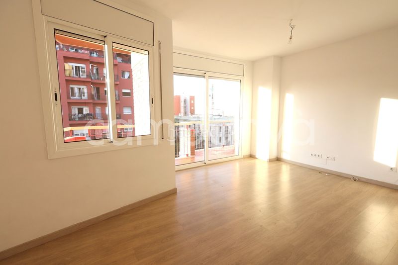 Foto 6df996ce-614f-4fc8-9424-56c689ed4ae6. Pis a Sant Ramon - Maternitat Barcelona