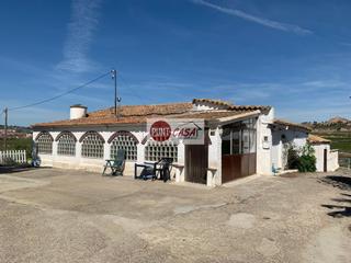 Xalet  Camí de rovinals. Chalet con terreno y piscina en alpciat
