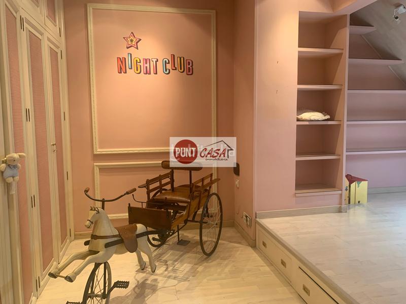 Foto 0ae6b250-89c4-4de3-a357-eebe43d943a1. A tre livelli con camino riscaldamento parcheggio in Lleida