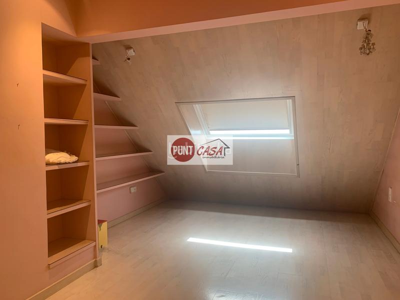 Foto 0cd70d50-0862-4f63-b5fd-d5b08b678b4c. A tre livelli con camino riscaldamento parcheggio in Lleida