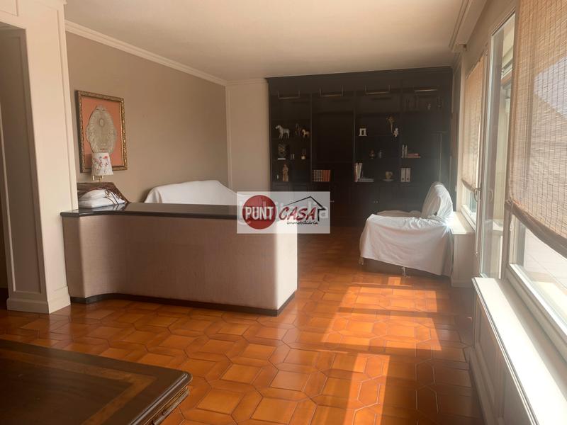 Foto 312c6103-865f-42d5-896e-e5322eef46d1. A tre livelli con camino riscaldamento parcheggio in Lleida