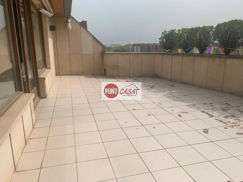 Foto 374e4dc3-06fb-455e-9ae0-5dbd66b2bb68. A tre livelli con camino riscaldamento parcheggio in Lleida