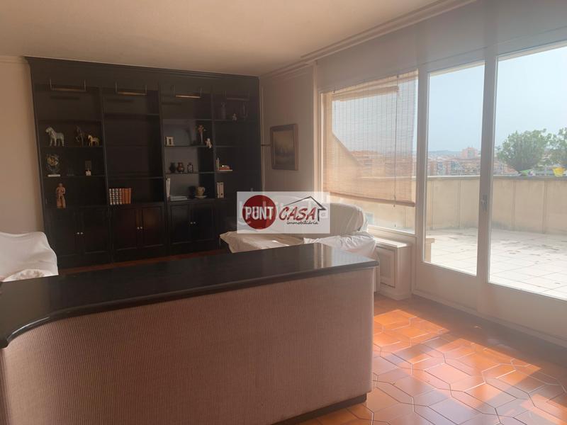 Foto 45a44967-ec61-469c-9d73-536d5862dd72. A tre livelli con camino riscaldamento parcheggio in Lleida