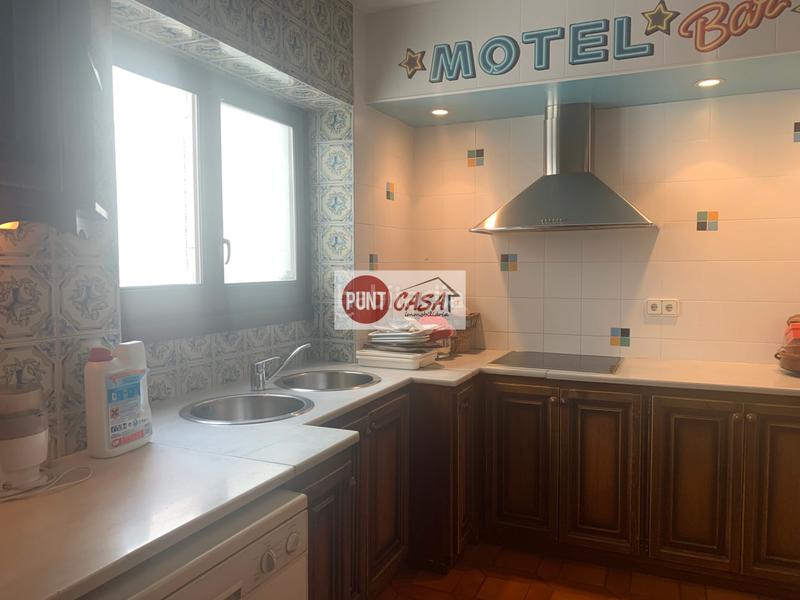 Foto 46633620-5187-4979-ad5d-2040834e2f59. A tre livelli con camino riscaldamento parcheggio in Lleida