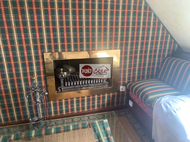 Foto 4cf6fd91-6c4a-40f7-ba14-6634dd16db50. A tre livelli con camino riscaldamento parcheggio in Lleida