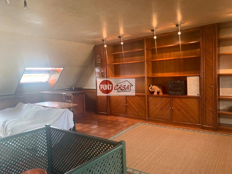 Foto 567aee88-8abb-4d54-82c1-7c1404df05e6. A tre livelli con camino riscaldamento parcheggio in Lleida