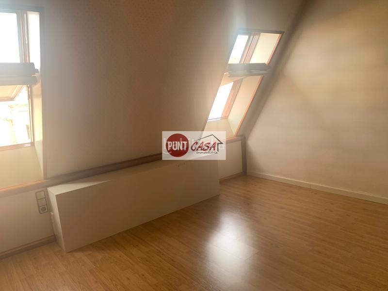 Foto 570e6918-5d50-49a5-bed0-a127829a99cb. A tre livelli con camino riscaldamento parcheggio in Lleida