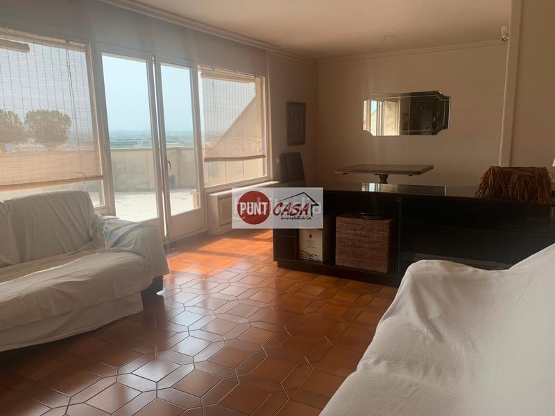 Foto 59a4d91c-8929-4551-965d-a1bdd8e68bbe. A tre livelli con camino riscaldamento parcheggio in Lleida