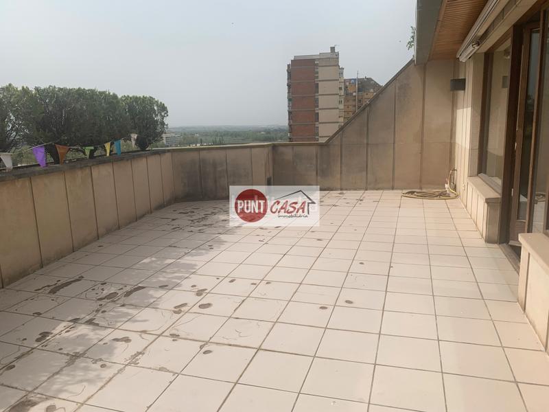 Foto 7182f6be-922e-4eb9-b6ee-99e0862b5122. A tre livelli con camino riscaldamento parcheggio in Lleida